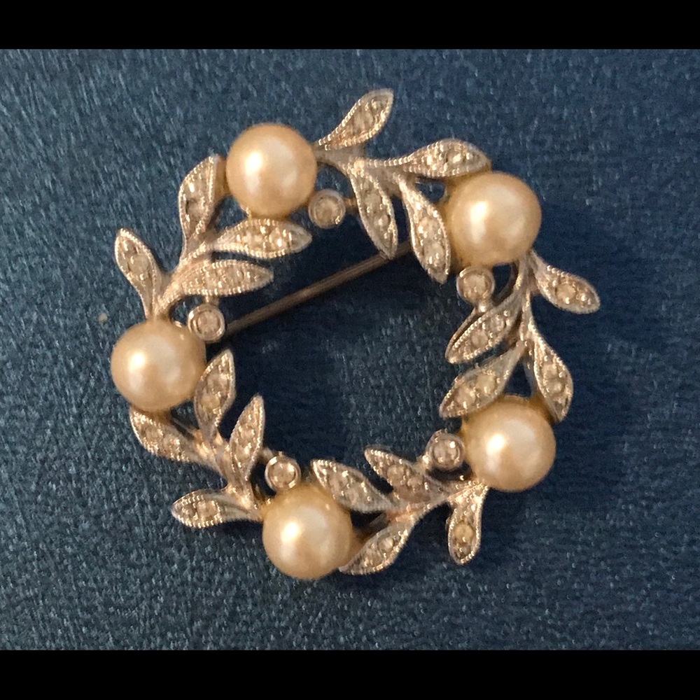 VINTAGE Pearl and silver pin